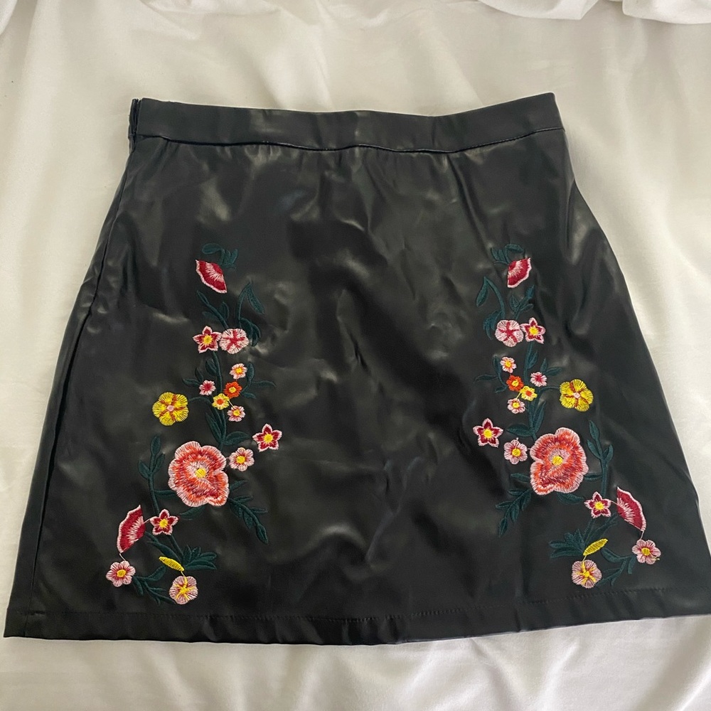 Floral leather black skirt